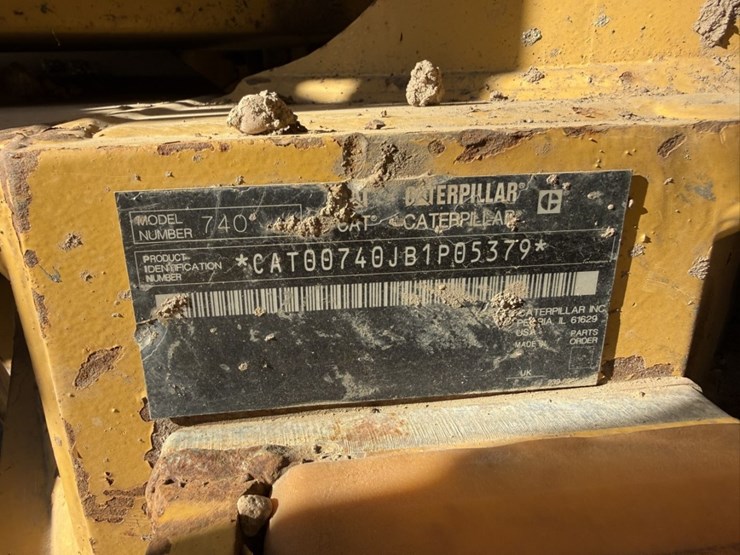 2010-caterpillar-740-image-96