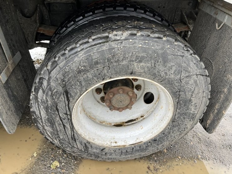 2013-international-7500-s/a-dump-truck-image-16