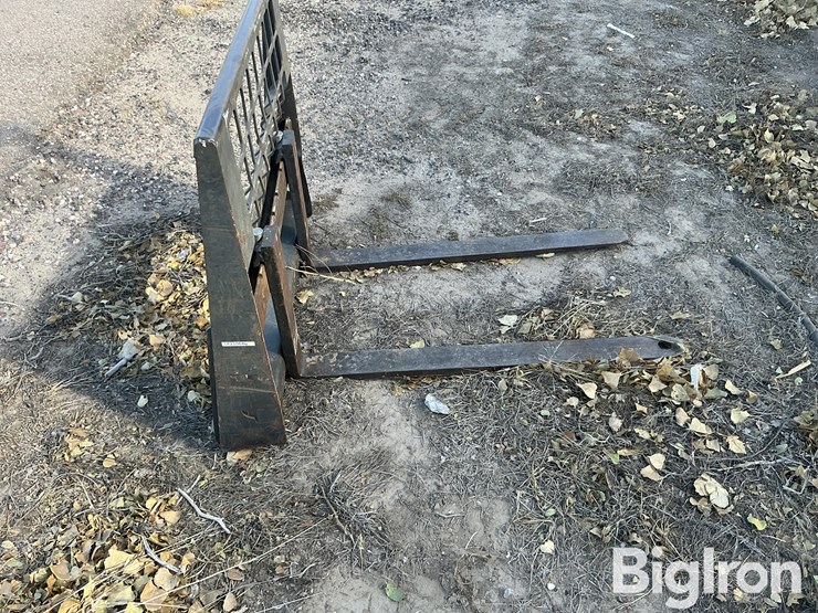 skid-steer-pallet-forks-image-4
