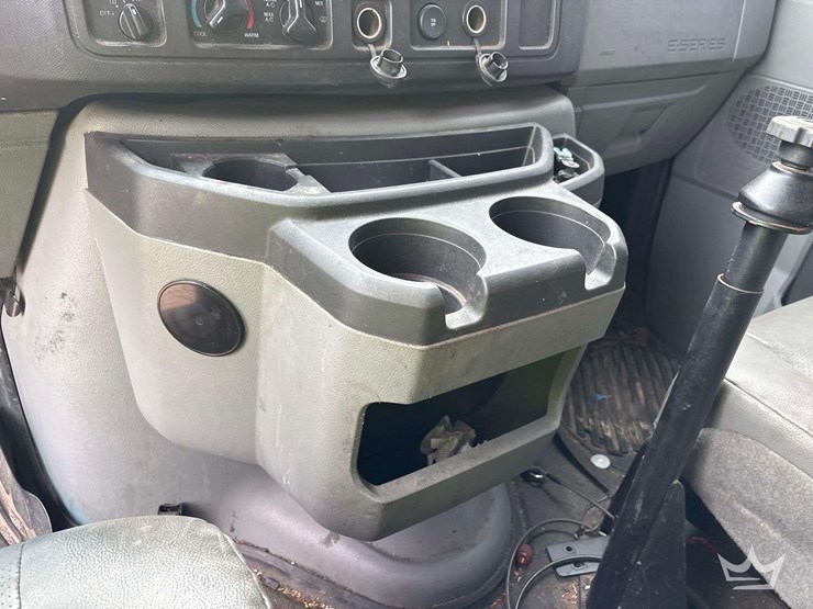 2013-ford-cargo-image-17