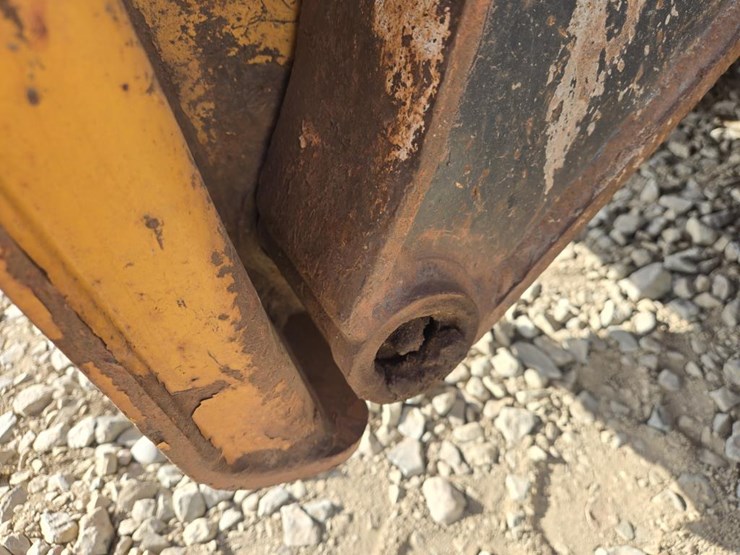 john-deere-329d-image-14