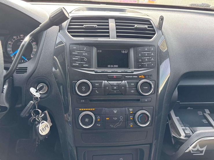 2017-ford-explorer-image-15