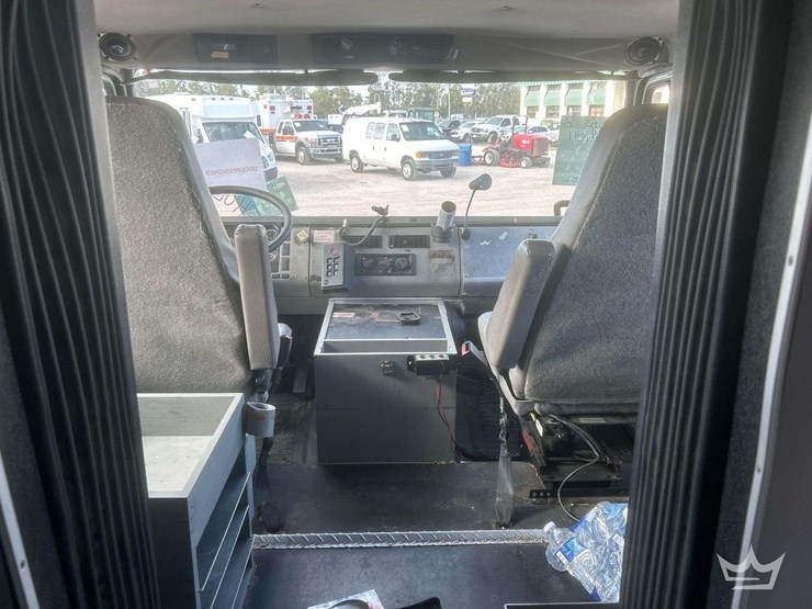 2003-freightliner-fl60-image-46