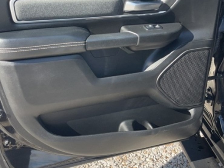 2019-ram-1500-big-horn-image-18