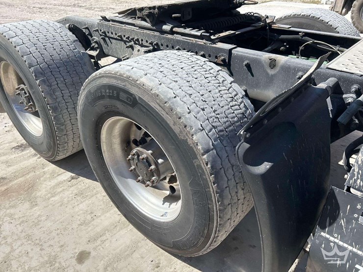 2017-freightliner-cascadia-125-image-23