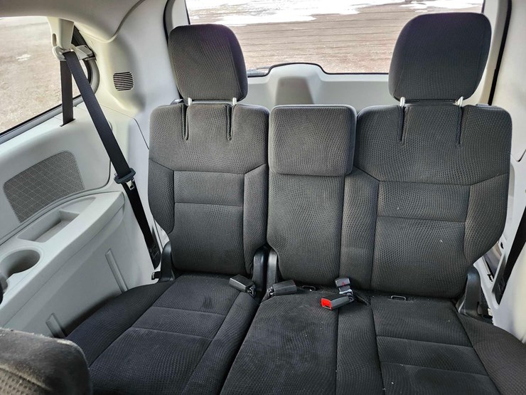 2015-dodge-grand-caravan-image-31