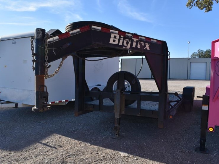 2016-20'-big-tex-tilt-gooseneck-trailer-w/-winch-(controller-and-key-to-too-image-2