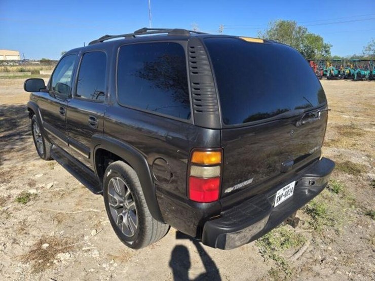2004-chev-tahoe-1gnec13z74r243388-image-3
