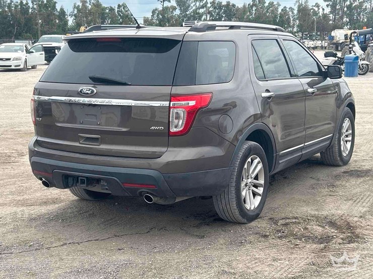 2015-ford-explorer-image-3