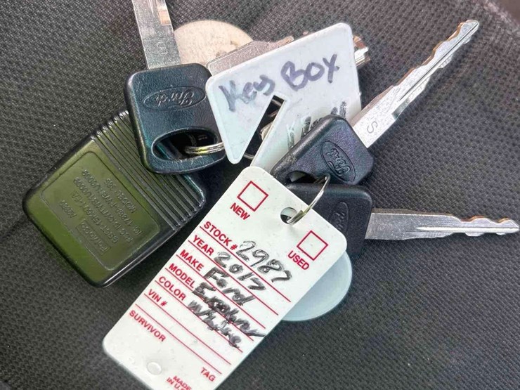 2017-ford-explorer-image-32