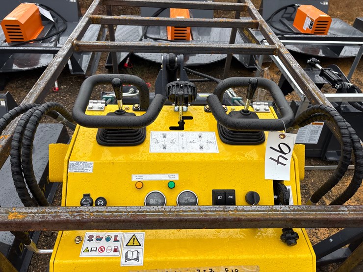 #94-•-land-hero-mini-skid-steer-image-3