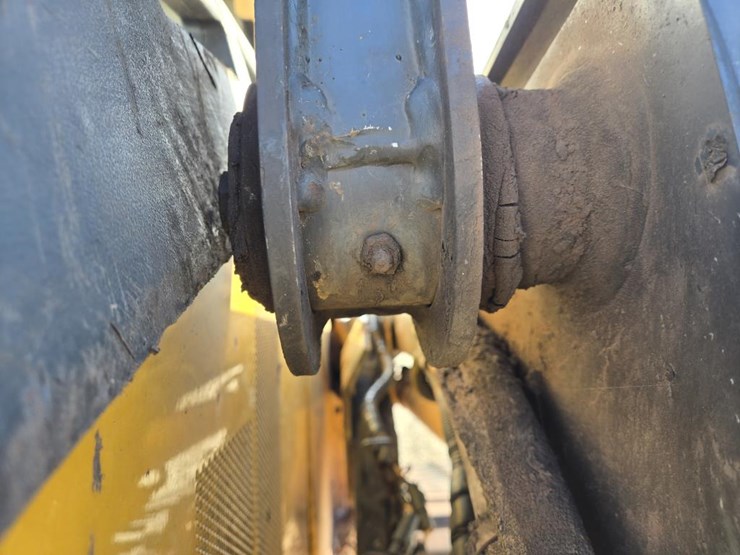 john-deere-329d-image-19