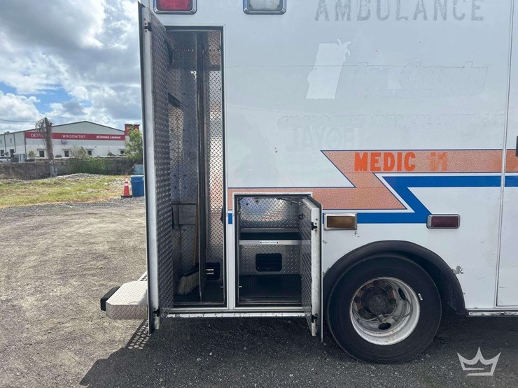 2004-freightliner-fl60-image-42