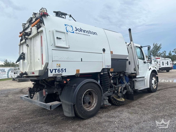 2019-freightliner-m2-106-image-3