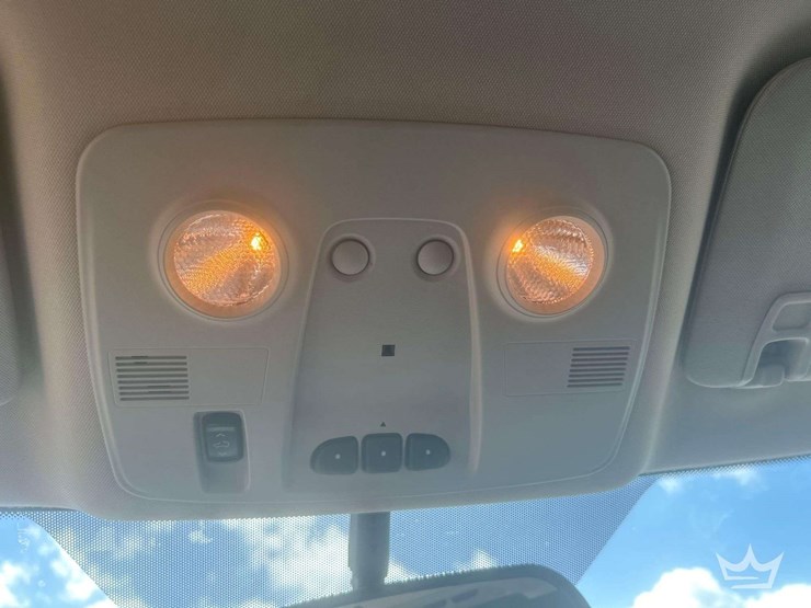 2013-chevrolet-traverse-image-24