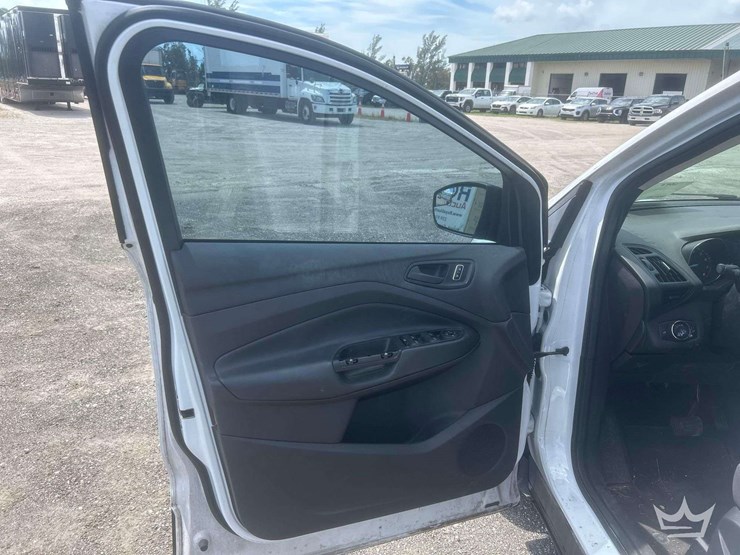 2015-ford-escape-image-11