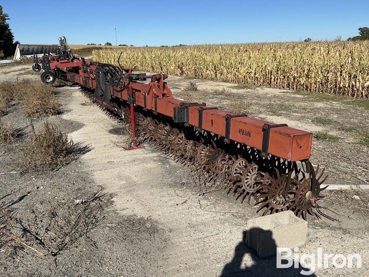 yetter-30'-folding-rotary-hoe-image-1