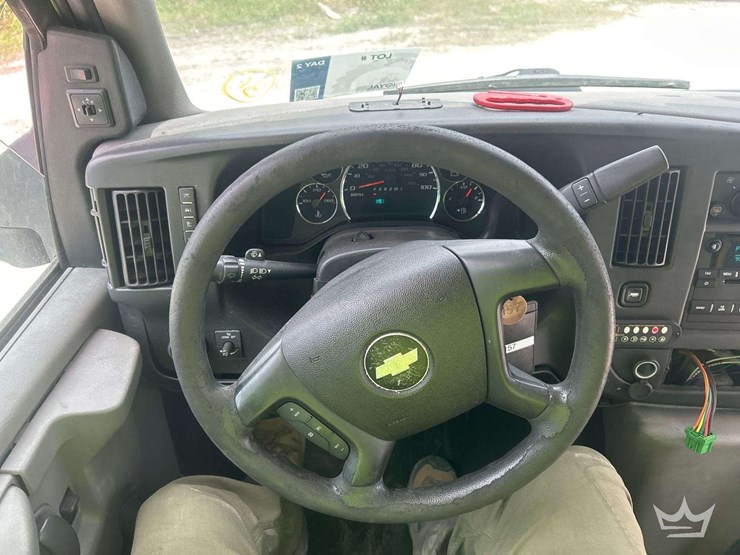 2015-chevrolet-express-4500-image-10