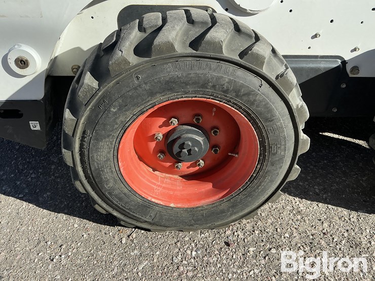 2012-bobcat-s650-image-20