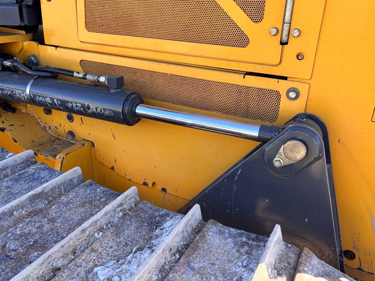 2022-deere-650k-image-15