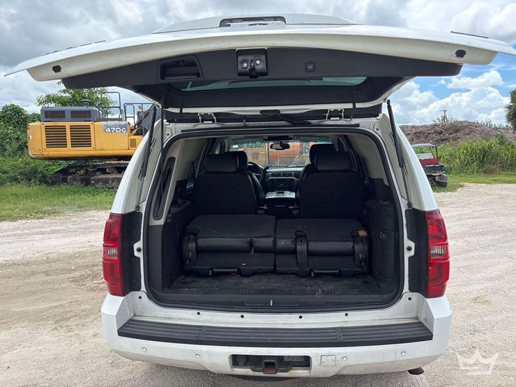 2010-chevrolet-tahoe-image-15