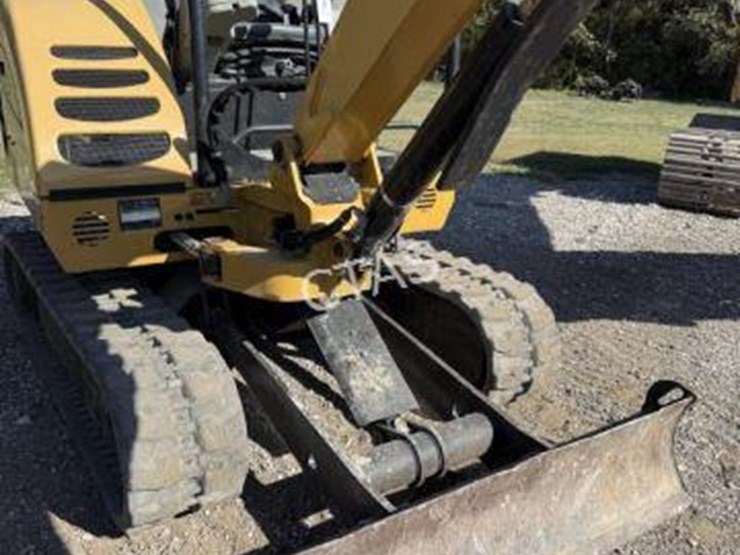 2011-caterpillar-302.5-image-4