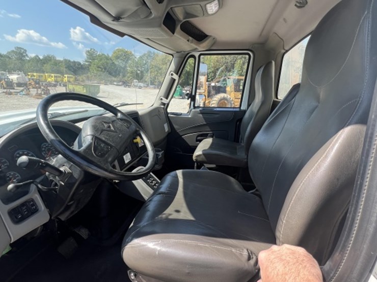 2018-international-7400-image-15