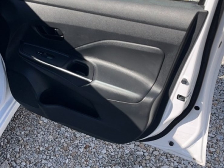 2021-nissan-versa-image-19