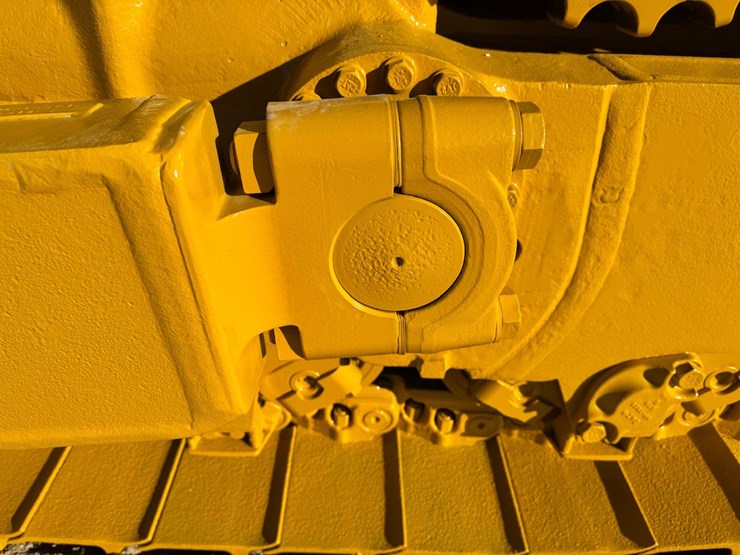 2019-caterpillar-d8t-image-7