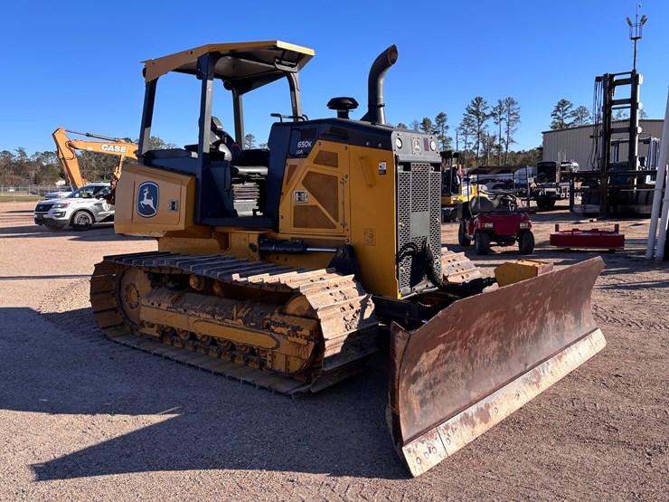 2022-deere-650k-image-4