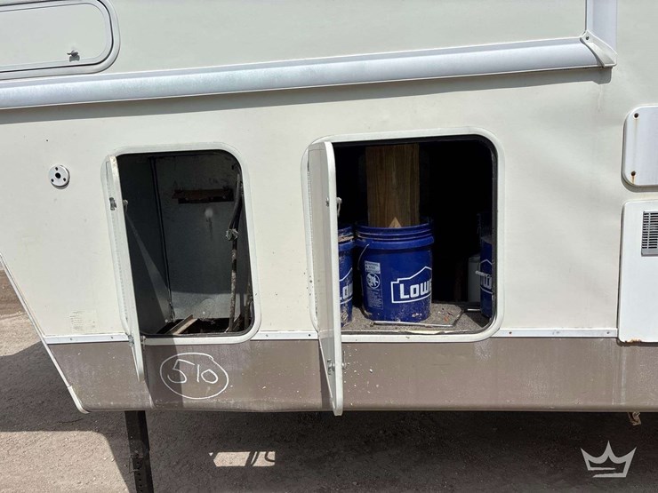 2004-fleetwood-wilderness-advantage-365-bsqs-38ft-t/a-5th-wheel-travel-trailer-image-8