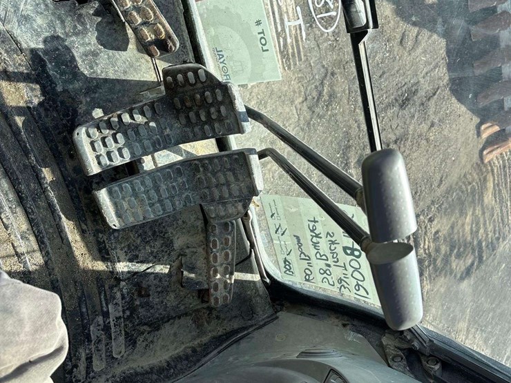 2013-deere-350g-lc-image-24