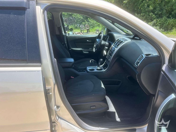 2010-gmc-acadia-image-24