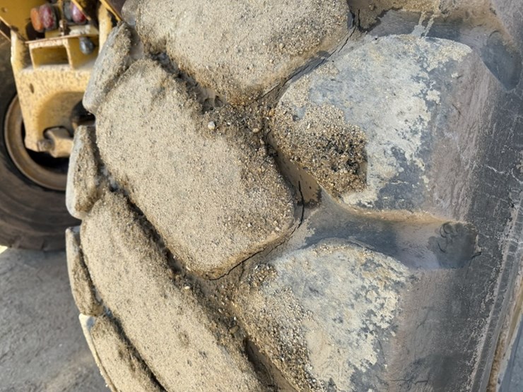 2010-caterpillar-740-image-89