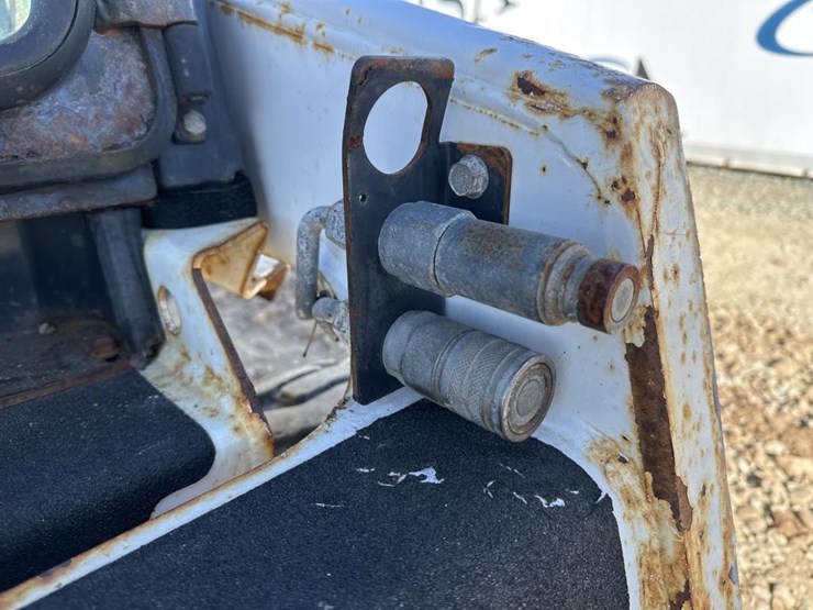 2015-bobcat-s70-image-13