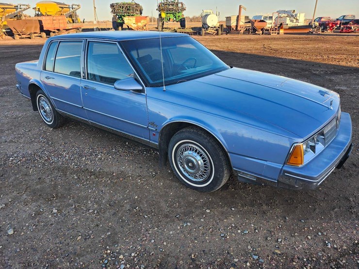 1985-oldsmobile-ninety-eight-regency-image-45
