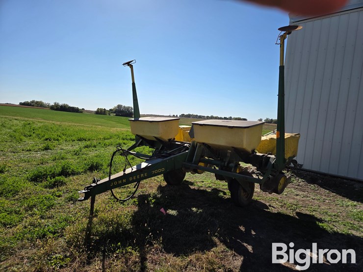 john-deere-7000-image-1