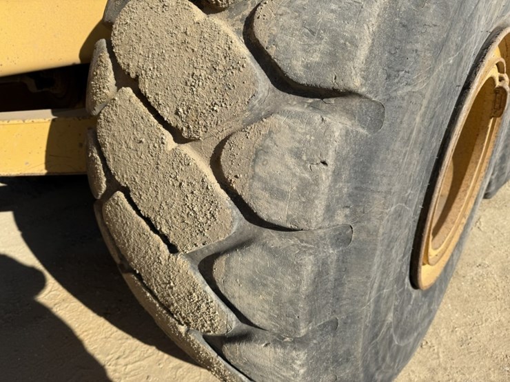 2010-caterpillar-740-image-85