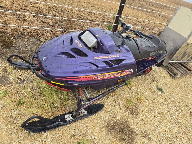 #5941-•-ski-doo-583-snowmobile--**for-parts-only**-image-1