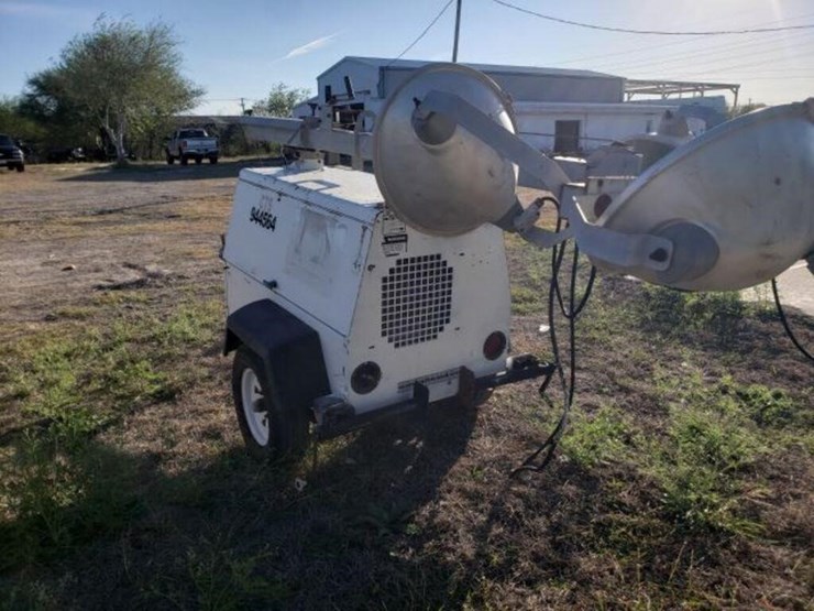 allmand-322pr008-mobile-light-tower/-does-work-image-4