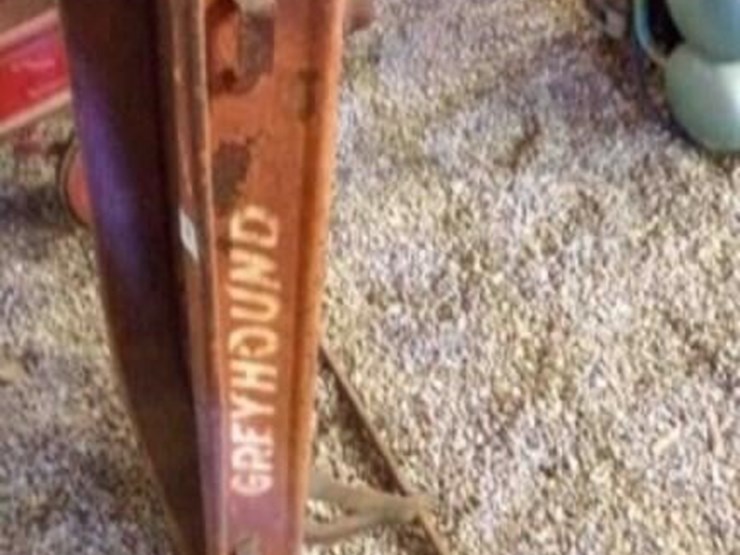 greyhound-wagon-piece-image-1