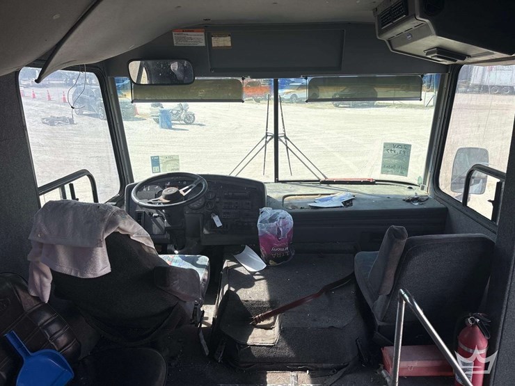 2001-freightliner-mb55-chassis-bus-image-11