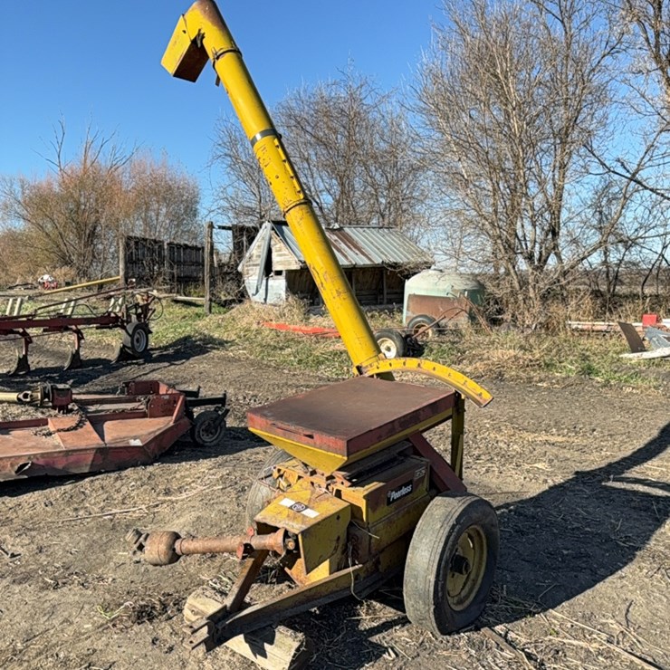 Peerless Model F20P5 Roller Mill, 540 PTO, Tires Are Flat