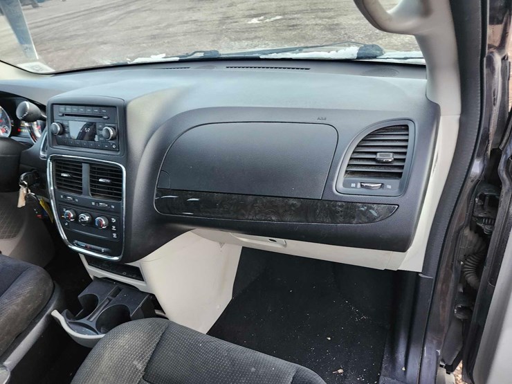 2015-dodge-grand-caravan-image-41