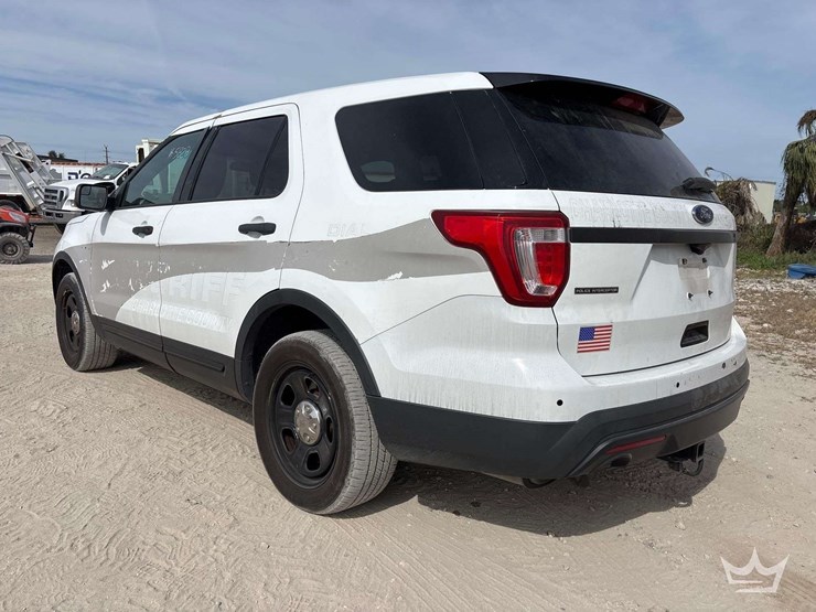 2017-ford-explorer-image-4