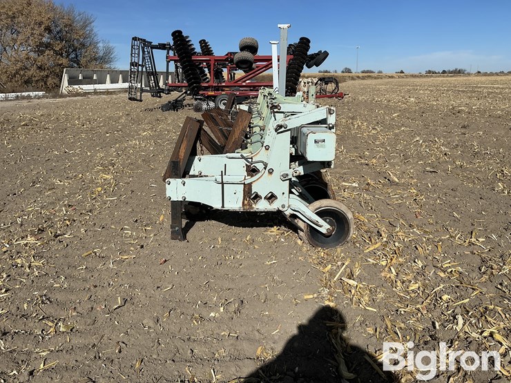 orthman-16r22"-ditcher/cultivator-w/-sleds-image-4