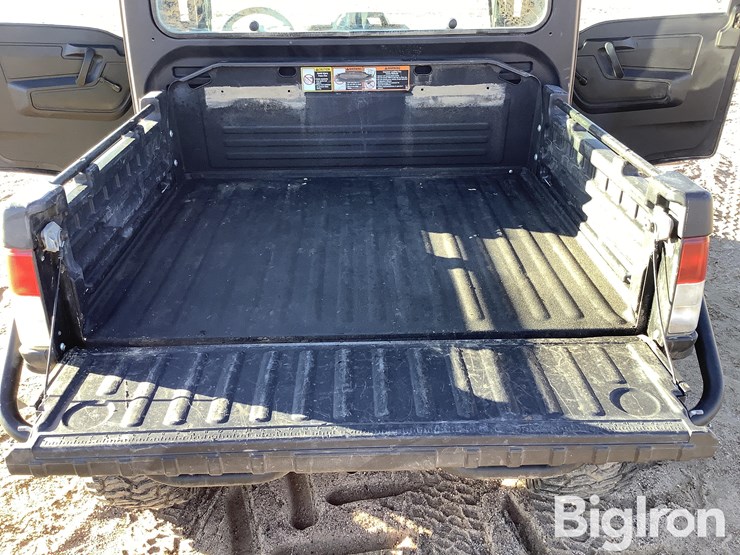 2023-john-deere-gator-image-12