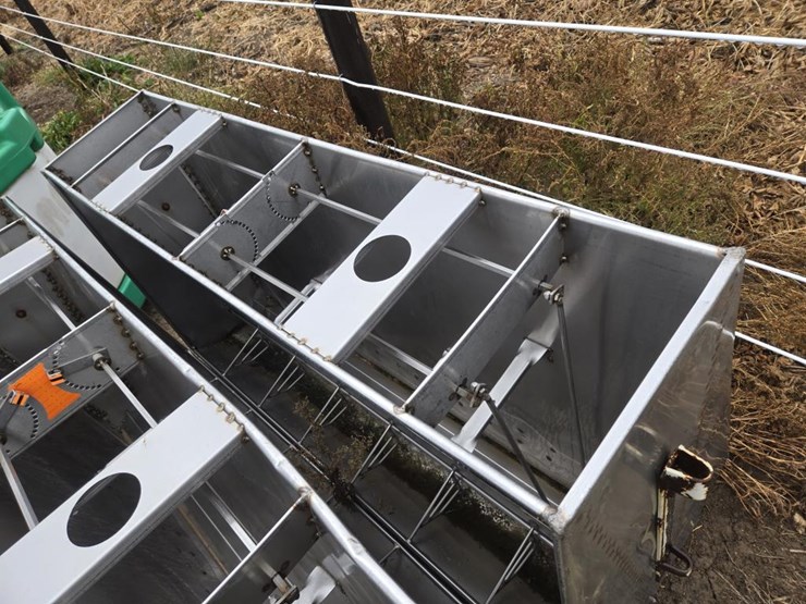 #5927-•-(3)-smidley-stainless-steel-feeders-image-5