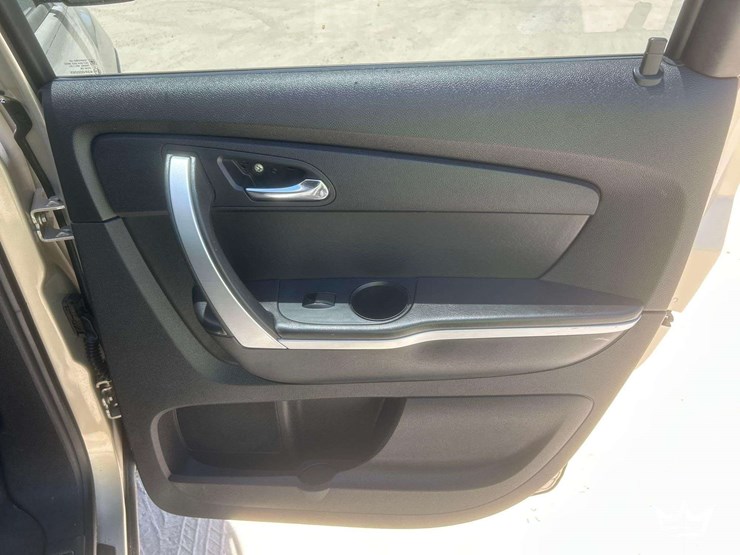 2010-gmc-acadia-image-23