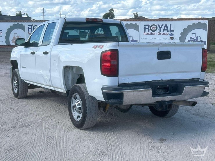 2015-chevrolet-silverado-2500-image-4